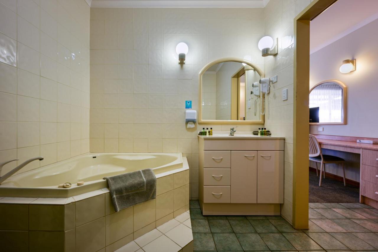 Westland Hotel Motel Уайалла Экстерьер фото